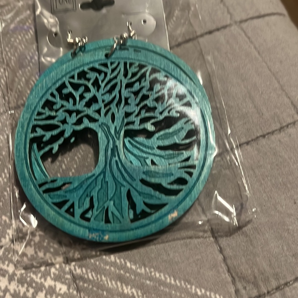 Earrings - Picture 2 of 3